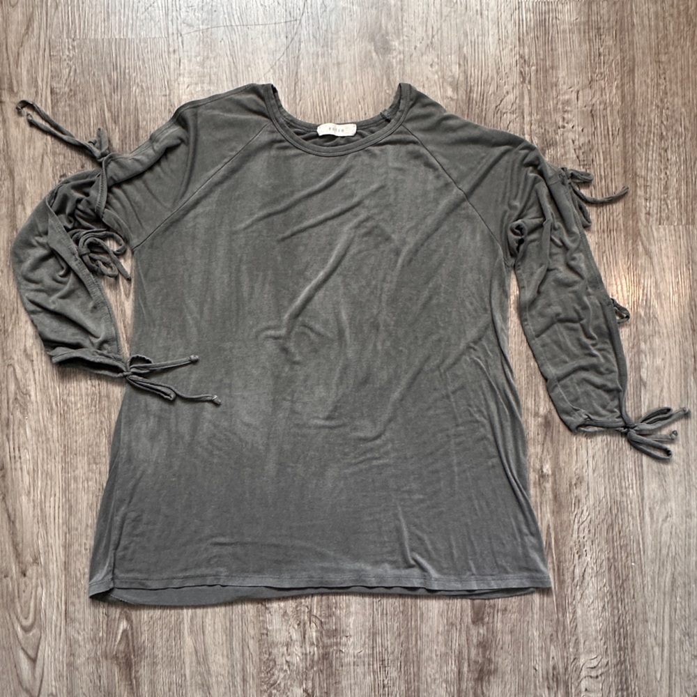 Enseco size M cutout sleeve tie top grey/green
